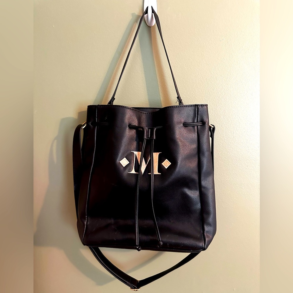 Thirty-One Black Bucket Tote Bag (M monogram)